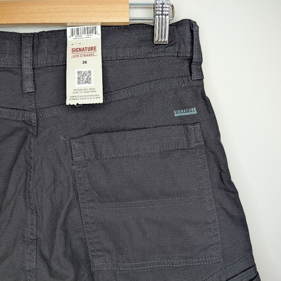 NWT Signature Levi's Black 10" Cargo Shorts Size 28 Men's - Picture 5 of 8